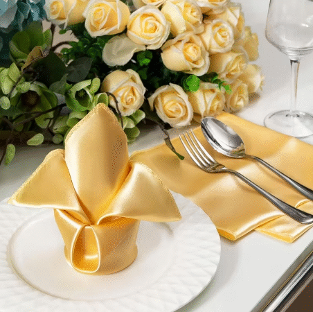 מפית שולחן זהב