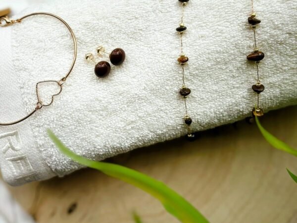 סט מגבות מבית REPLAY ותכשיטים מבית Lumé Jewellery