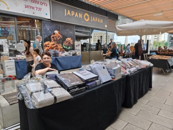 דוכן קניון הכיכר פ"ת קומה ב'